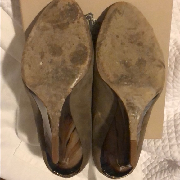 Burberry London Canvas Horn Gently Used Wedge Pump - Picture 7 of 8